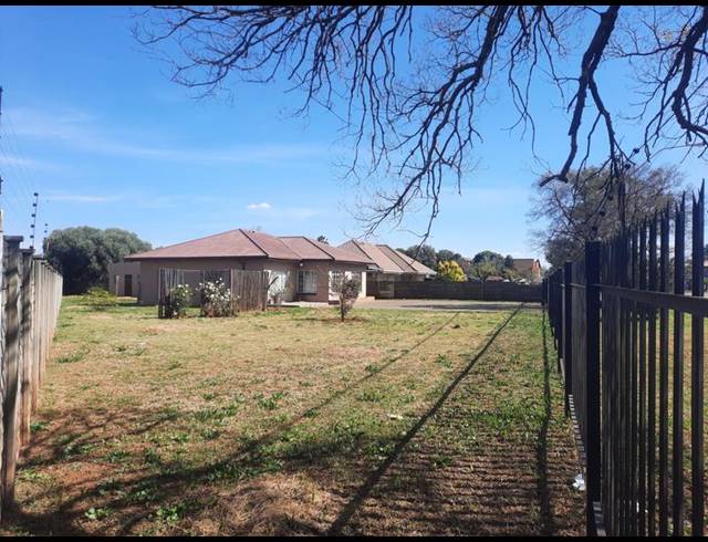 3 BEDROOM HOUSE FOR SALE IN THREE RIVERS